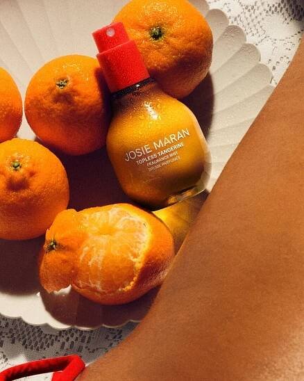 Topless Tangerine Josie Maran pro ženy a muže