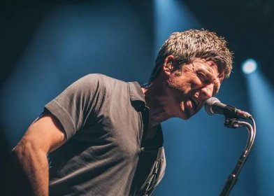 Noel Gallagher zaplnil Velký sál Lucerny a dal vzpomenout na Oasis