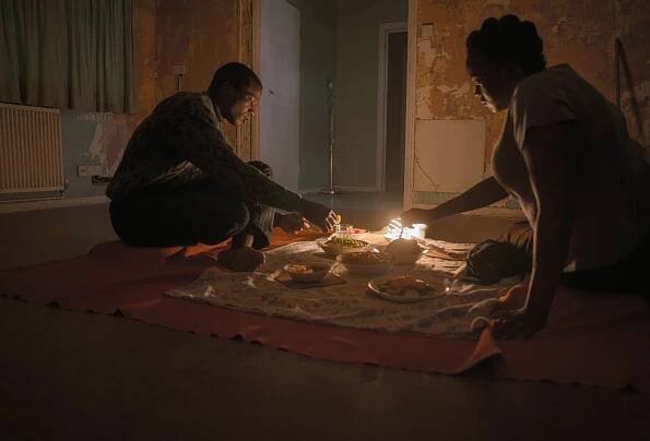 'His House' review: A well-acted refugee thriller - Los Angeles Times