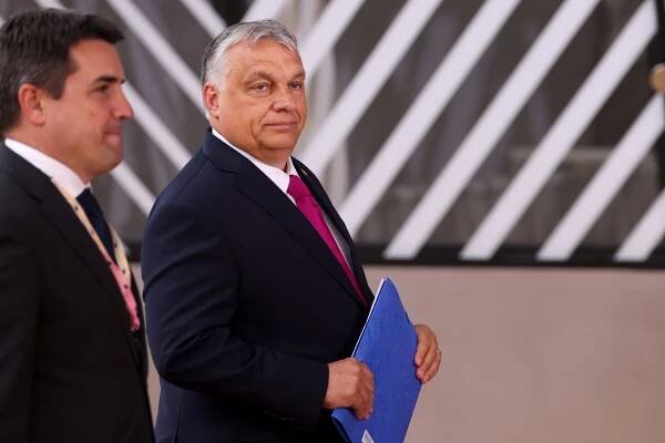 Evropa musí ukázat sílu, bouřil Zelenskyj. Lídři EU se ale na embargu na ruskou ropu nedohodli