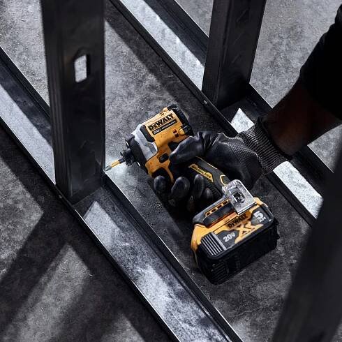 Příklepový šroubovák XR 18V 2x1,7Ah POWERSTACK DeWALT DCF850E2T Další informace dodatečná baterie přepravní box v ceně
