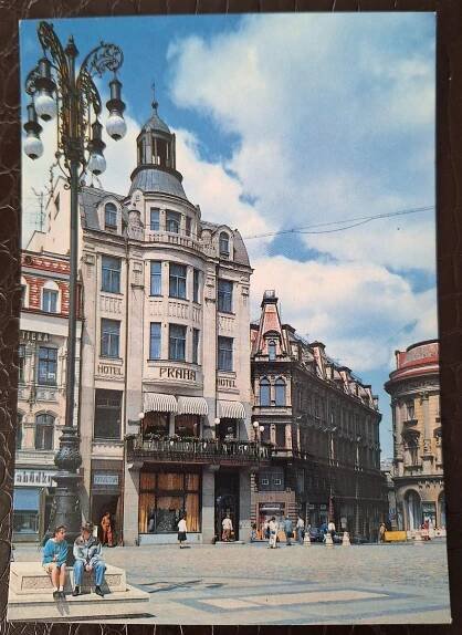 Liberec Náměstí Hotel Praha exteriér domy obchod lidé