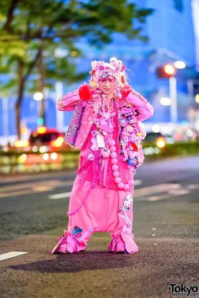 Japanese Visual Kei Singer in Harajuku w/ Kawaii Pink, Asakura Garo & Opanchu Usagi – Tokyo Fashion