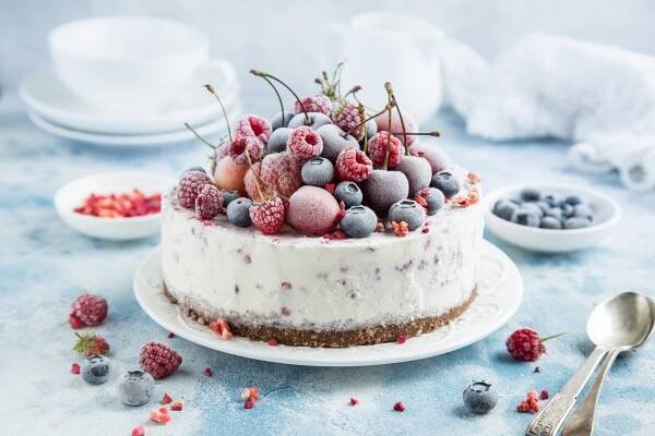 Nepečený cheesecake s mraženým ovocem I Fit-day.cz