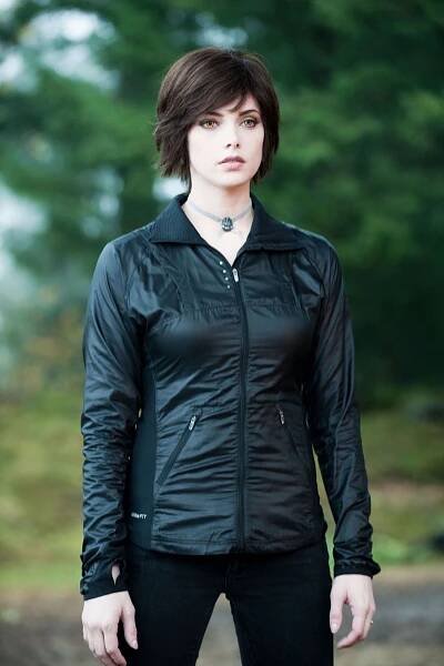 Upírka Alice z Twilight prošla výraznou proměnou. Na pláži ukázala svaly a tvář bez líčidel - galerie | Život v Česku