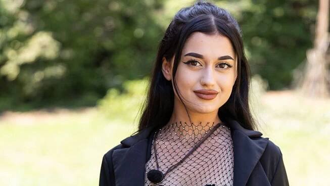 Azra (20) z Farmy