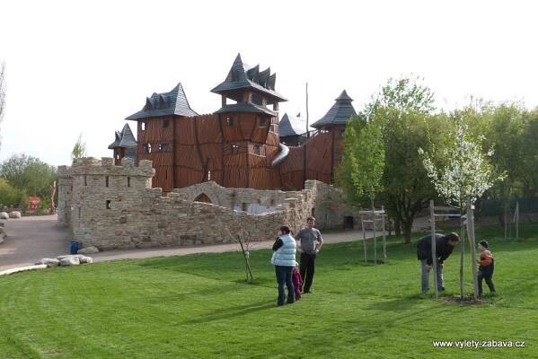 Zábavní park MIRAKULUM, Milovice