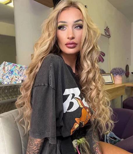 FOTO: Daisy Lee je opět zadaná. – stránka 127
