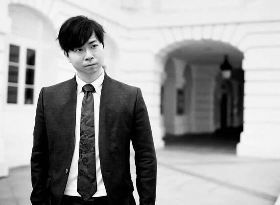 Up Close with Kahchun Wong – The Band Post