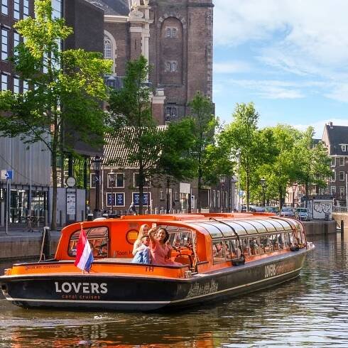 Amsterdam: Plavba po kanálech centra města včetně audioprůvodce | GetYourGuide