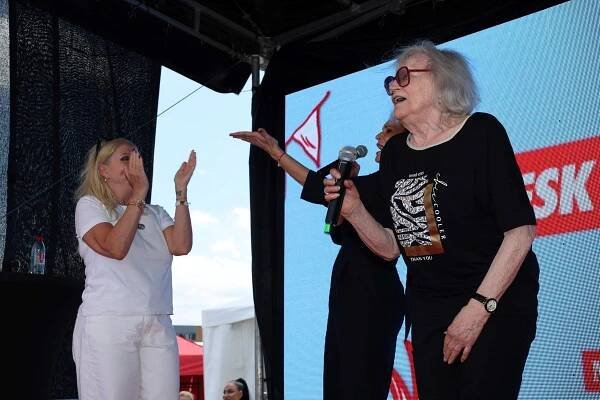 Marta Kubišová, Monika Absolonová a Bára Basiková na festivalu Blesk tlapek.