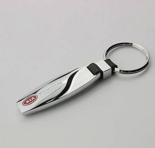Přívěsek na klíče kovový protáhlý design Toyota