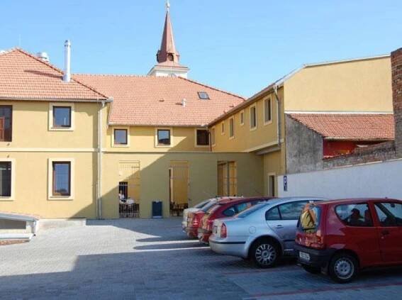 Restaurace a Penzion U Kostela, Újezd u Brna