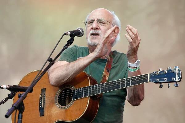 Vo veku 86 rokov zomrel americký spevák a skladateľ Peter Yarrow