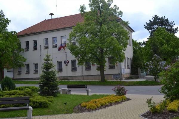 Sportovní hřiště se zázemím Velim - Oficiální stránka obce Velim