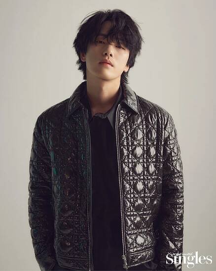 Kim Jung Hyun a Im Soo Hyang nájdu kontrast medzi temnotou a svetlom života vo fantasy kúsku Kokdu: Season of Deity - Asianstyle