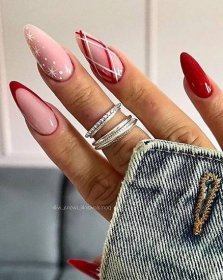almond-shaped, red winter nails design Christmas Gel Nails, Holiday Nails Winter, Winter Nail Designs, Nail Designs For Christmas, Trendy Nails, December Nails, Christmas Nail Art Designs, Christmas Nail Designs Holiday, Xmas Nail Designs