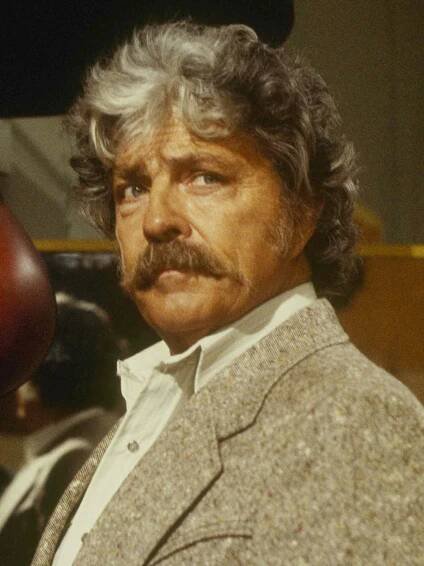 Dale Robertson as Walter Lankershim in 'Dynsasty'.