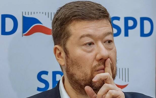 Nejsme extremisté! soudí se Okamura. Ale jste, tvrdí německá tajná služba — HlídacíPes.org