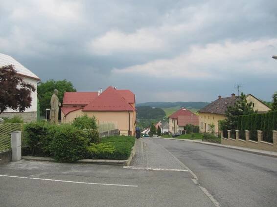 Soubor:Březová (ZL), hlavní ulice.jpg – Wikipedie