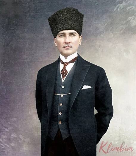 Muž, který změnil Turecko. Atatürk po 85 letech ožívá na kolorovaných fotografiích
