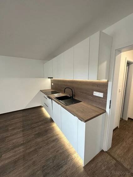 Pronájem bytu 2+kk 55 m² Uherské Hradiště - Jarošov