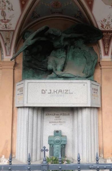 Bohumil Kafka: Objetí lásky a smrti, hrob Josefa Kaizla, arkády 14-38