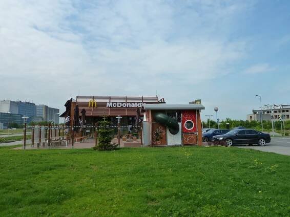 Restaurace McDonalds Košice III - Nad Jazerom - HaMPR, a.s.