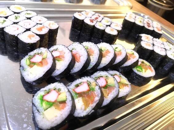 Snězte, co můžete: oběd u Václaváku plný asijských specialit vč. sushi formou bufetu