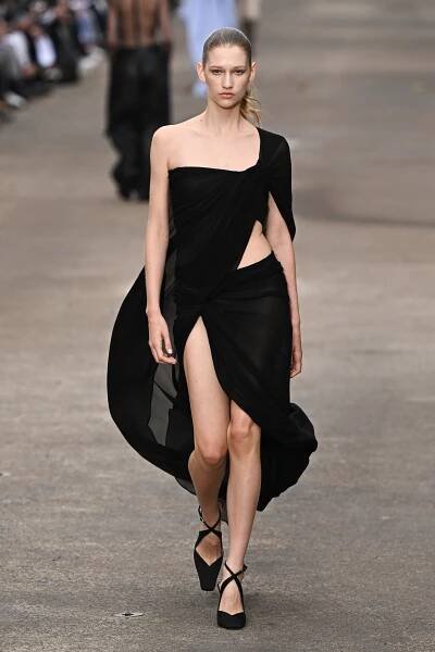 PFW: At Stella McCartney, A Call To Save The Birds
