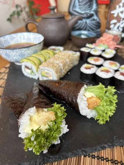 Dovolená 12. - 15. 8. 2025. Těšíme se na vás a vaše objednávky od úterý 19. 8. 2025. - čerstvé sushi v Kuřimi - sushiMI