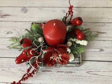 Vánoční dekorace na stůl červená