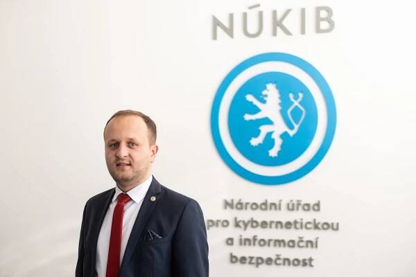 NÚKIB připravuje nový kyberzákon, řadě firem se ale nelíbí. ‚Tlaků bylo velké množství,‘ říká šéf úřadu