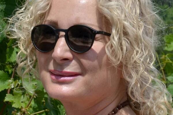 „Byla jsem emoční jojo,“ říká Světlana Nálepková. Dnes pomáhá druhým a žije v domě plném dřeva a jógy