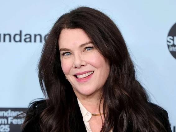 Lauren Graham, 58, Wears the Wrinkle-Filling Foundation Martha Stewart, 84, and Sarah Jessica Parker, 60, Use, Too