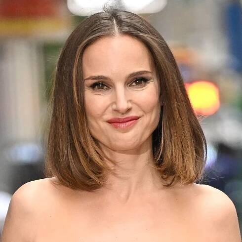 Natalie Portman stiehlt bei der Dior-Modenschau in ihrem Brautkleid-Look allen die Show — seht hier den Best-Dressed-Moment