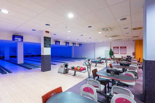 Užijte si letní bowling v Buddy Baru!