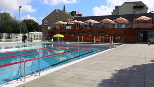 Areál Pražačka má nový venkovní bazén s relax zónou