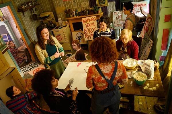 Keira Knightley, Lily Newmark, Ruby Bentall, Alexa Davies - Problémissky - Z filmu