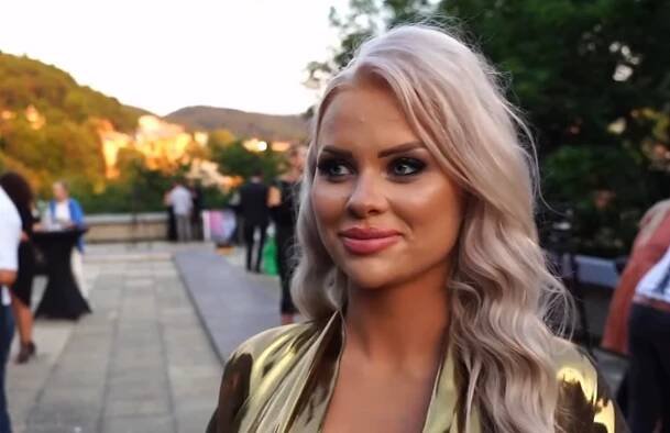 „Já jsem se jako Barbie asi fakt narodila“: Gabriela Jiráčková se pochlubila fotkou z dětství - Zivot
