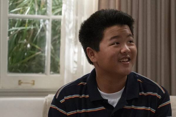 Huangovi v Americe - The Hand That Sits the Cradle - Z filmu - Hudson Yang