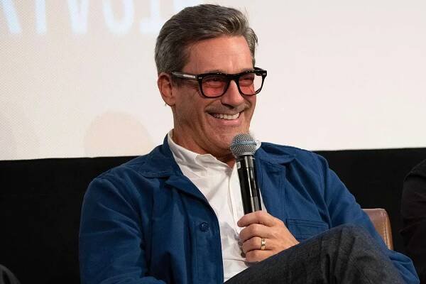 Jon Hamm Recalls Consuming Fake Cigarettes and Martinis While Filming Mad Men: 'The Breath Was Lovely'