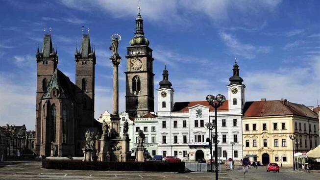 KVÍZ: Jak dobře znáte čestné občany Hradce Králové? Otestujte se!
