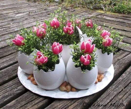 Pin by Yolande Cordier on Idée déco pâques in 2025 | Easter wreath diy, Easter centerpieces, Easter bunny crafts
