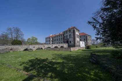 Soubor:Romantický zámek Nelahozeves.jpg – Wikipedie