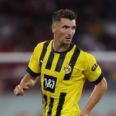 Football rumours: Manchester United turn to Dortmund full-back Thomas Meunier