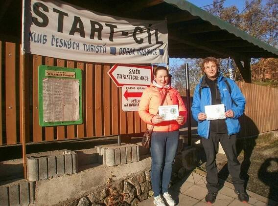 Turisté z Vřesovic potřetí zdolali horu Bradlo. Nejmladší účastník vyhrál auto
