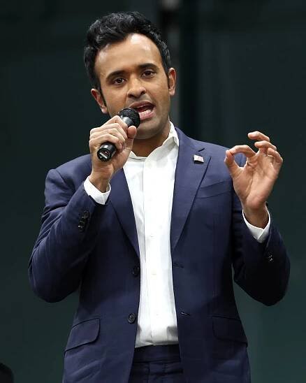 Vivek Ramaswamy speaks to voters at a caucus site at the Horizon Event Center on January 15, 2024