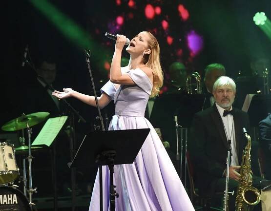 Takhle nadupaný dekolt snad ještě nepředvedla: Stříbrná SuperStar Šárka Vaňková byla ve večerní róbě nádherná