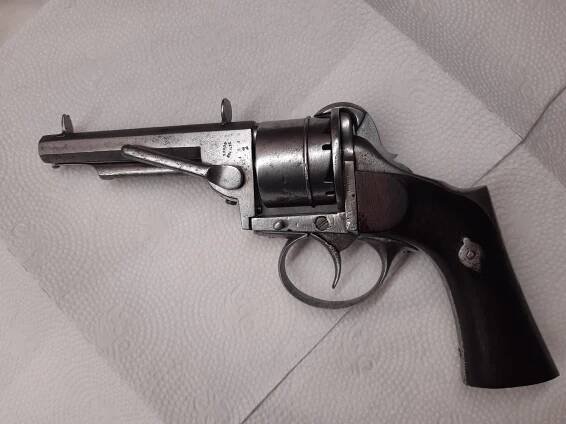 Historický revolver Loron, systém Lefaucheux,  ráže 9 mm. - Sběratelské zbraně